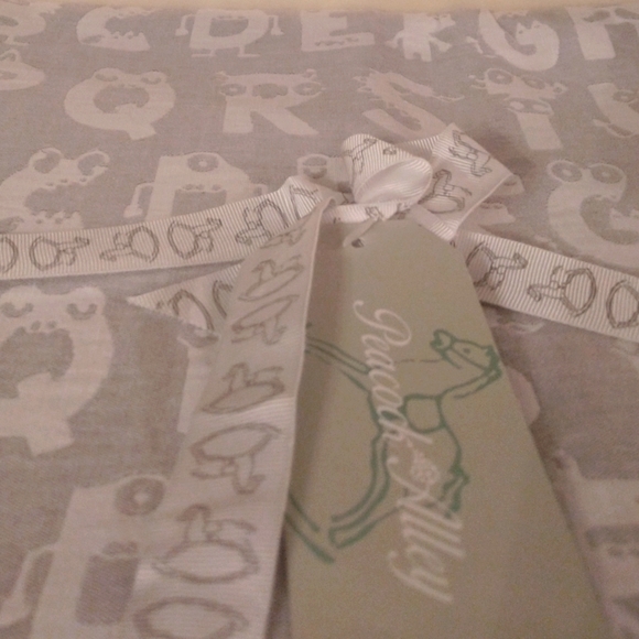 NWT Gray baby blanket - Picture 4 of 4